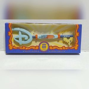 Disney Dumbo Special Edition 80 Years Key Collectors Souvenir  Disneyland